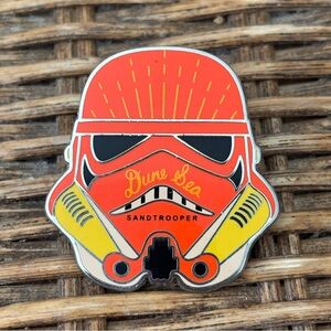 DISNEY x STAR WARS 2016 Dune Sea Sandtrooper Stormtrooper Helmet Mystery Pin